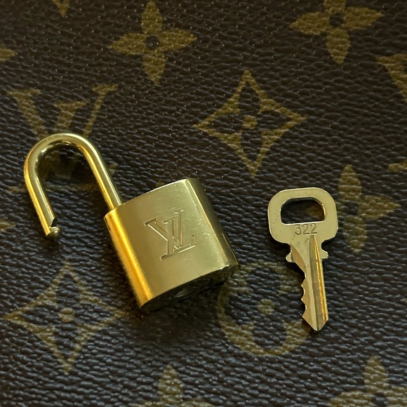Authentic Louis Vuitton Lock & Key Set #322. Good condition. - Picture 3 of 4